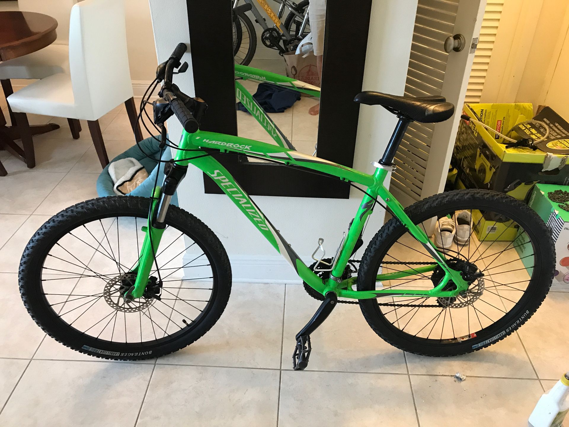 Specialized hardrock green mountain bike disc brakes large for Sale in Miami Beach, FL OfferUp