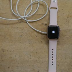 APPLE WATCH A2353 40 MM SE PRE OWNED 867880-1 