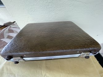 VINTAGE AMERICAN BRIEFCASE 