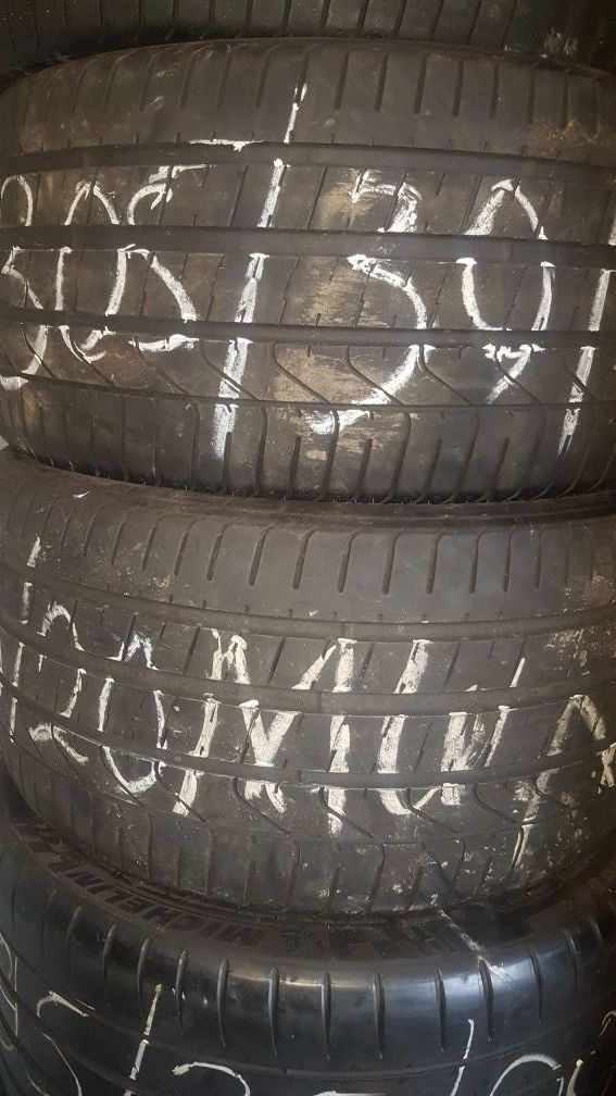 Tire.. 305 30 20.. a set of those