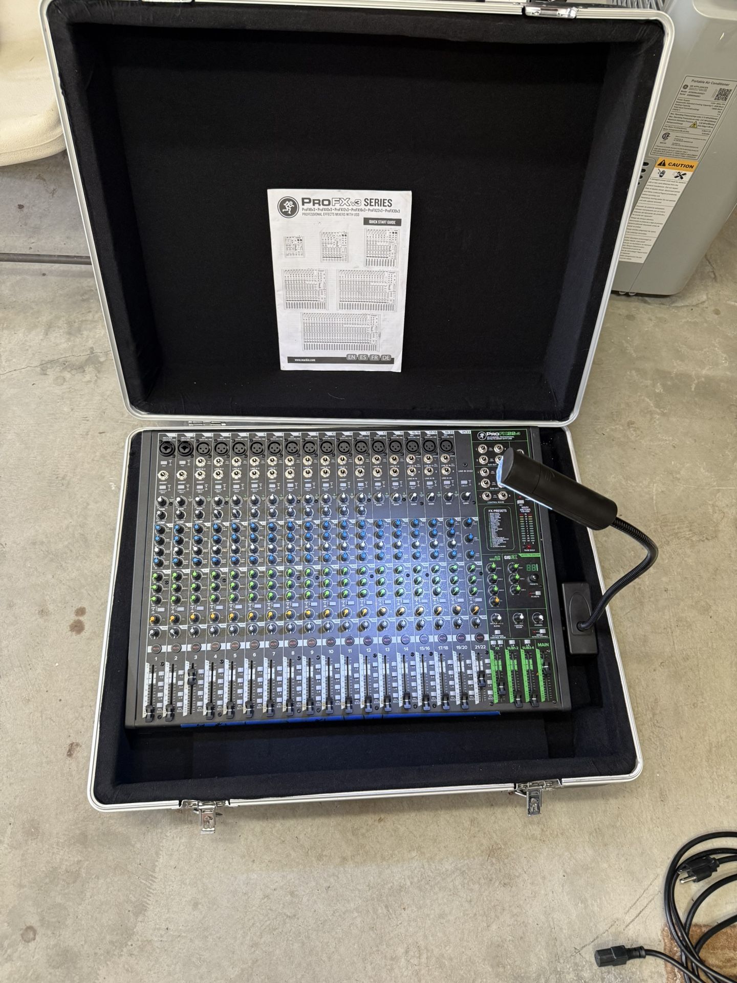 Mackie ProFX22 V3 digital Mixer 