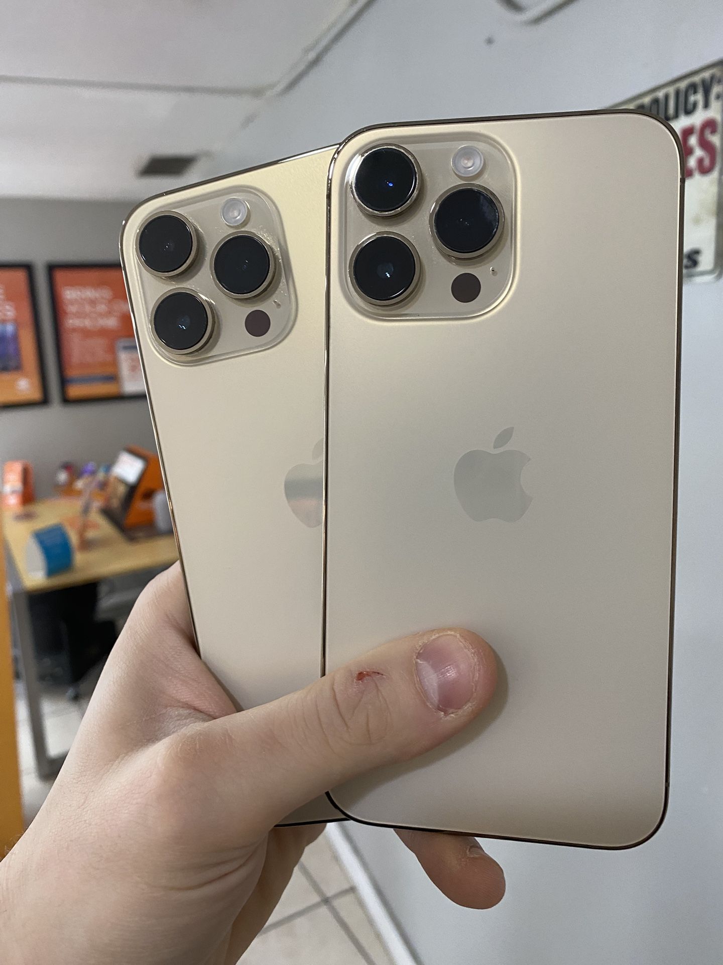 UNLOCKED iPhone 14 Pro Max Gold
