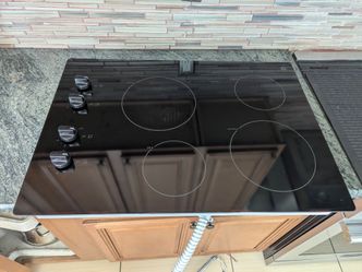 GE 30” Electric Cooktop – Excellent, Clean Condition (Model JP3030DJ4BB)