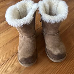 Girls Ugg Boots Size 13