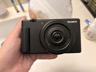 Sony ZV-1F Vlogging Camera