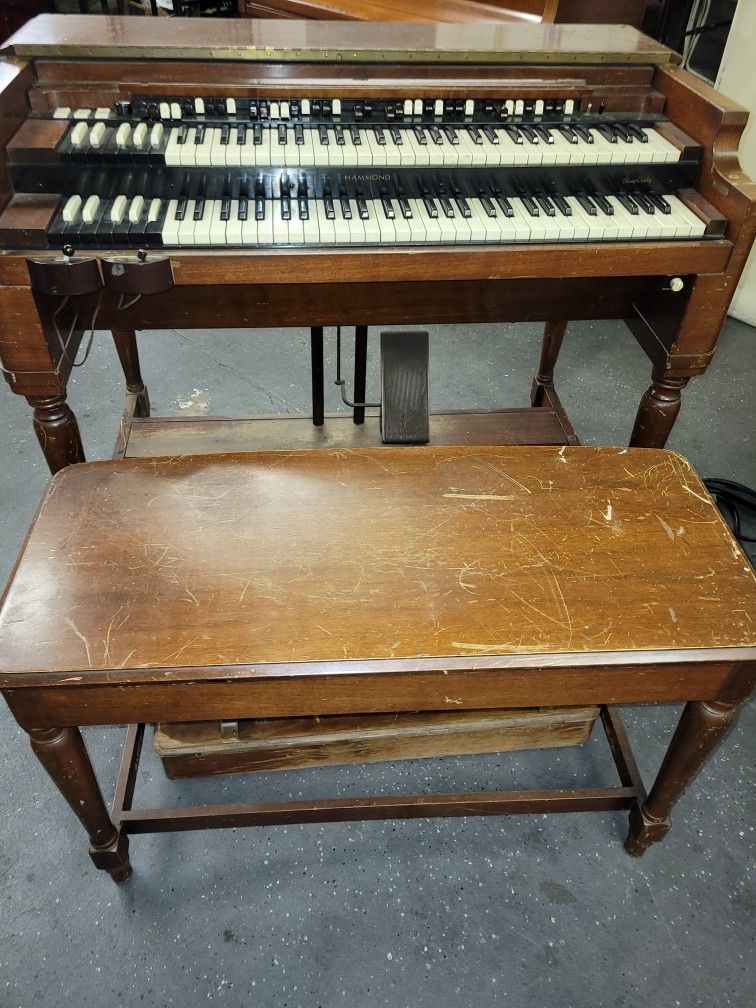 Hammond B2 Vintage Organ & Leslie 122 Speaker