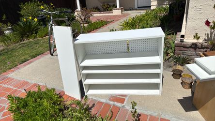Bookcase or shoe rack, good condition, free