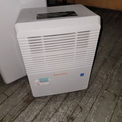 New 30 Pint Ocean Breeze Dehumidifier 