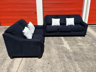 Couch set (Delivery Available)