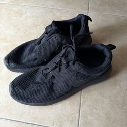 men’s nike tennis size 8