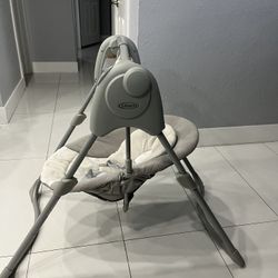 	 Graco Slim Spaces Compact Baby Swing, Reign