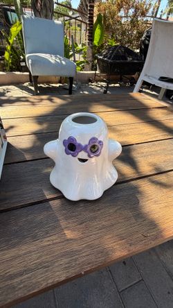 Ghost vase