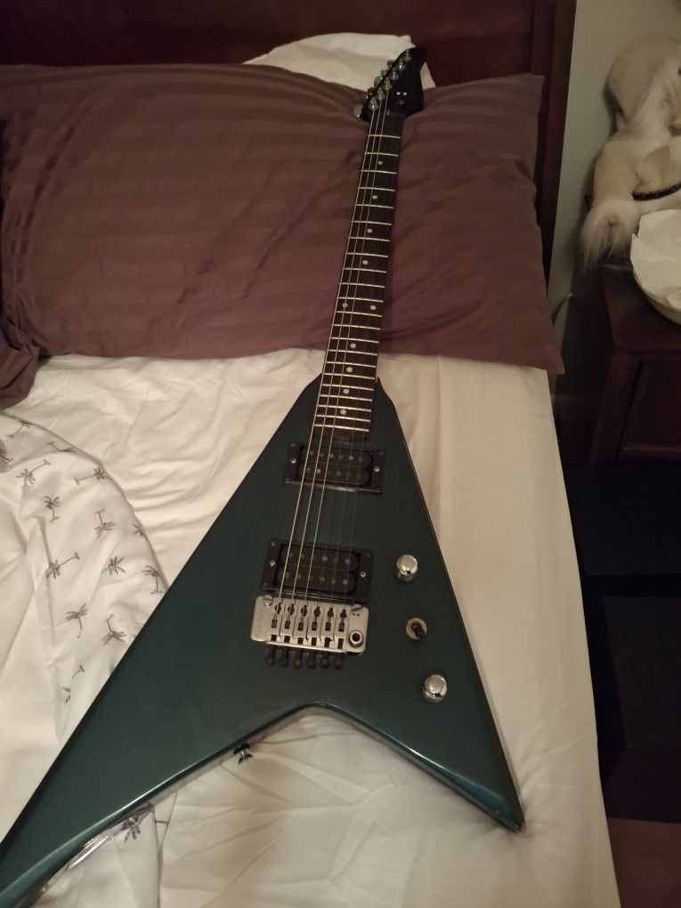 Kramer Striker Flying V And padal Board See Photos
