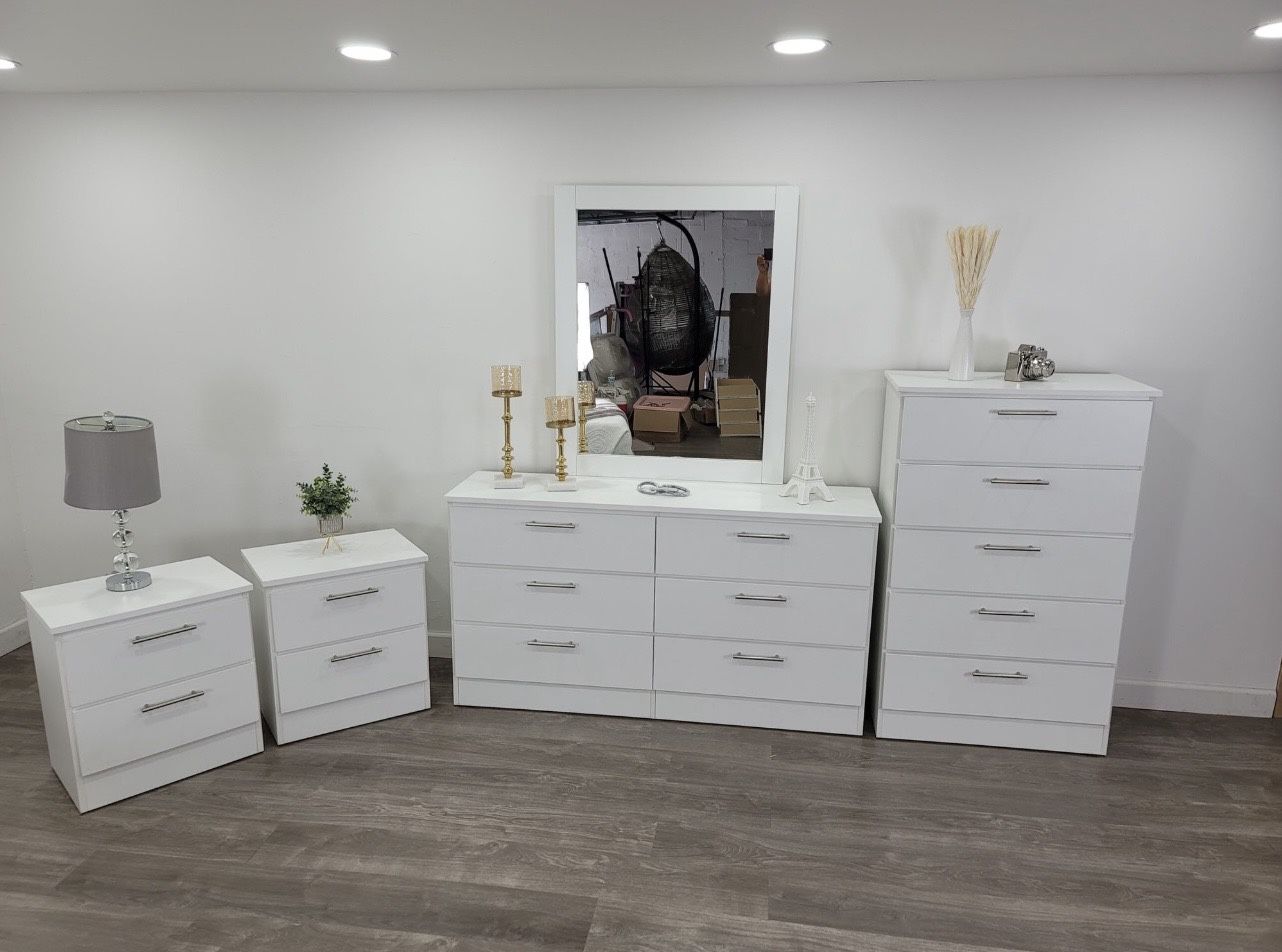 Dresser Whit Mirror, Chest And 2 Nightstands - Cómoda Con Espejo , Gavetero Y 2 Mesitas De Noche 