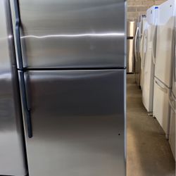 G.E Eterna  Series Refrigerator Top Freezer Stainless Still 