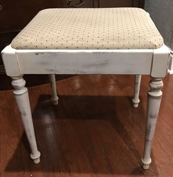 Piano seat