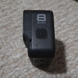Gopro Hero 8 Black With 4 Batteries And Charger, 256 Gb, 64 Gb And 32 Gb Card
