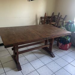 Kitchen Table With 2 Extension Leafs