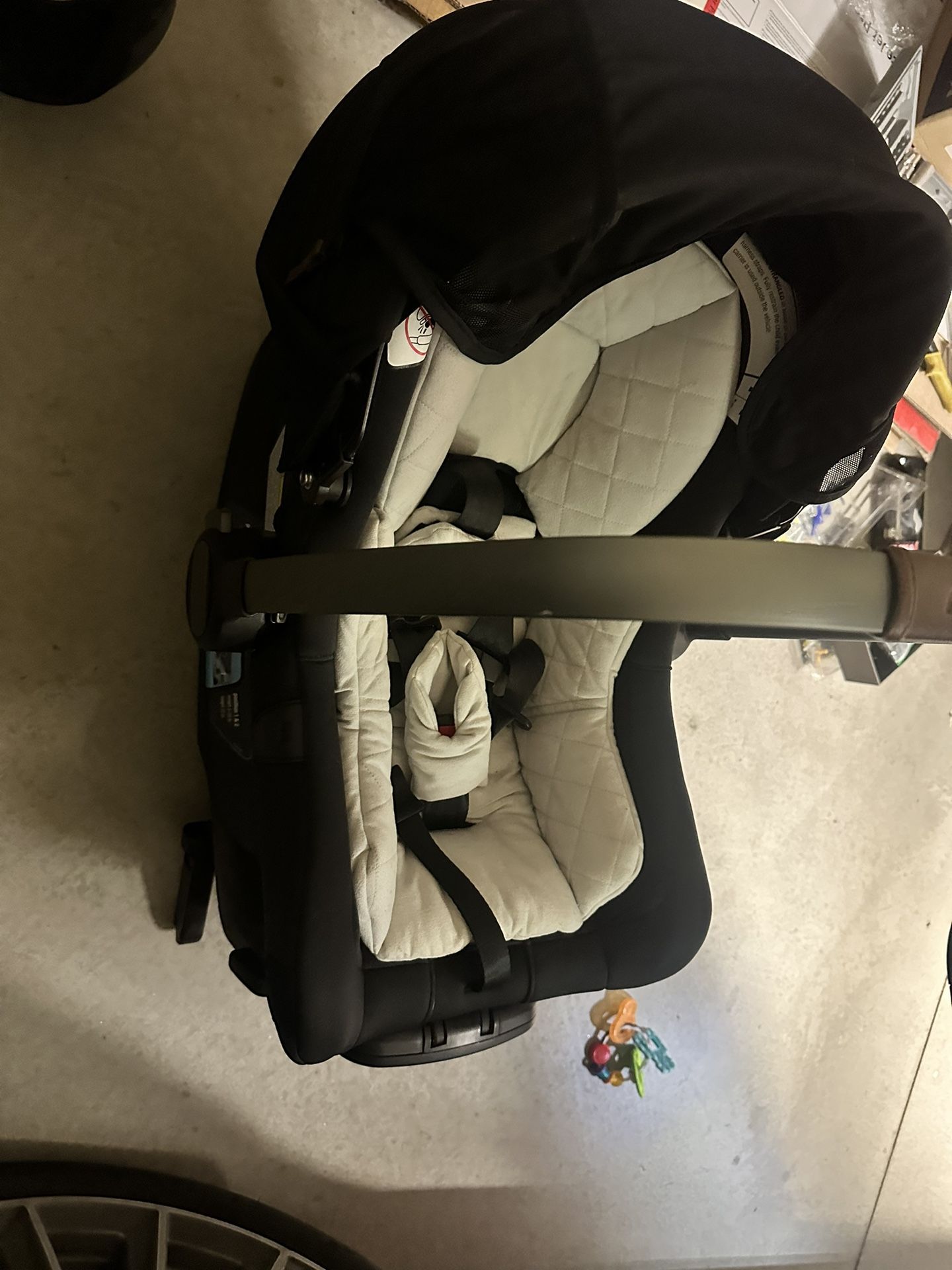 Nuna Infant Car Seat + Base 