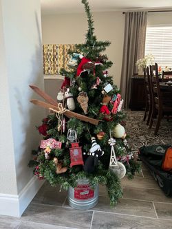 4.5 ft pre decorated xmas tree