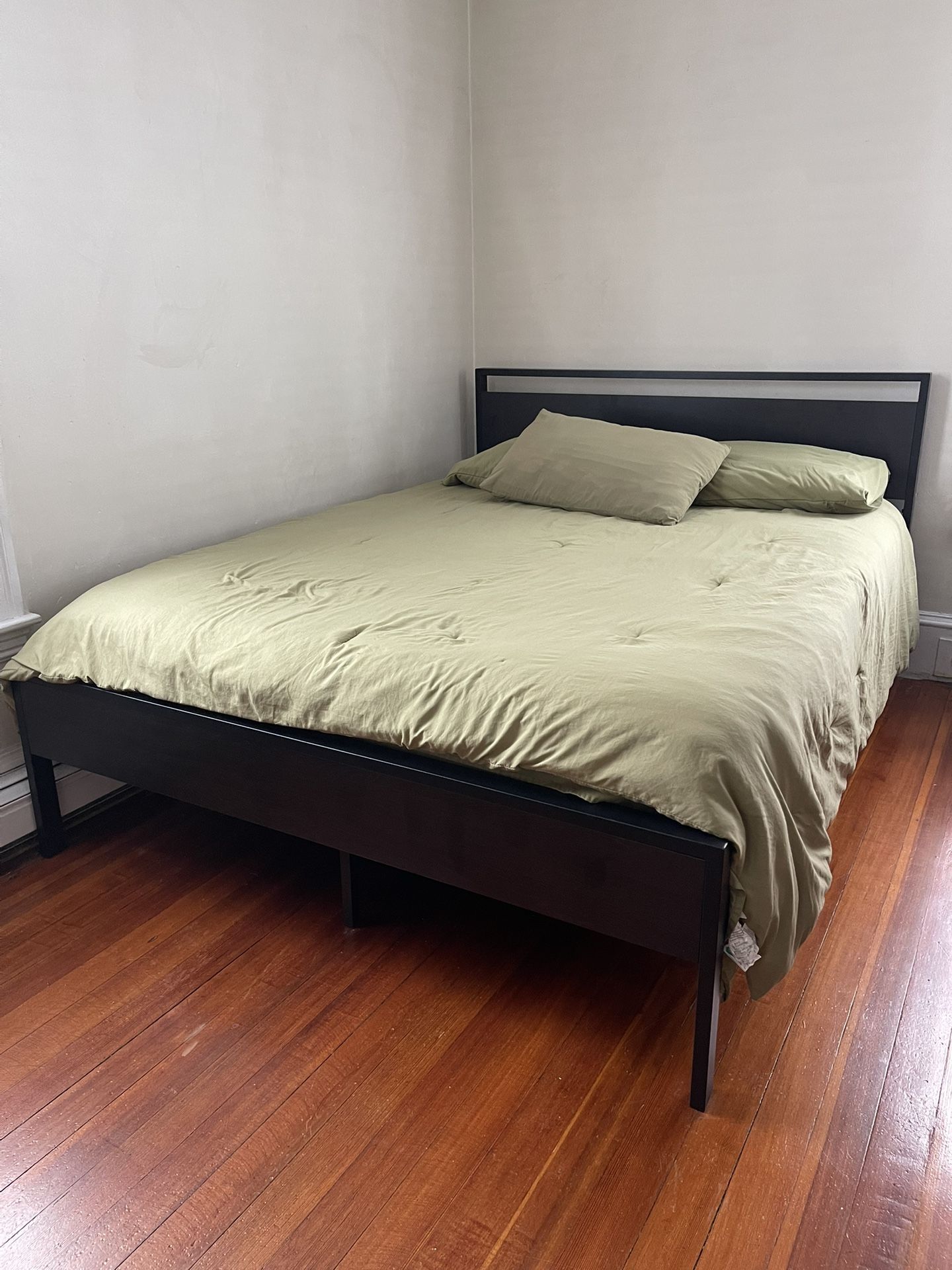 Queen Size Bed With Metal Bedframe + Headboard
