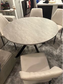 Dining Table with 6 Chairs – Great Condition