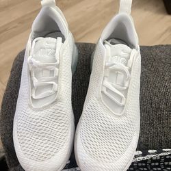 Nike Kid's Air Max 270 Sneaker size 1.5 y