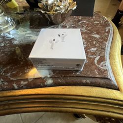 Apple AirPods Pro 4