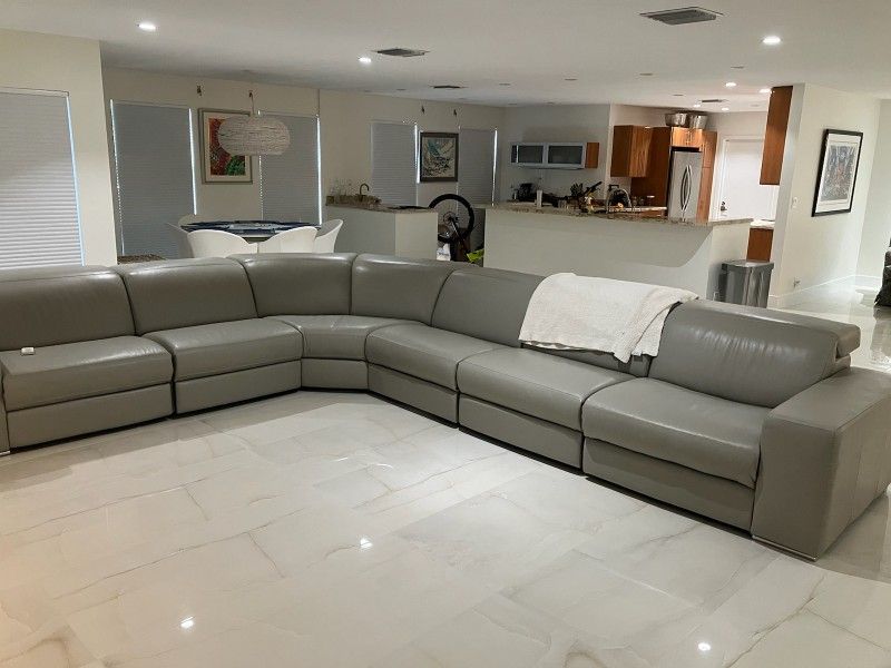 Beautiful  6 Piece Sectional 