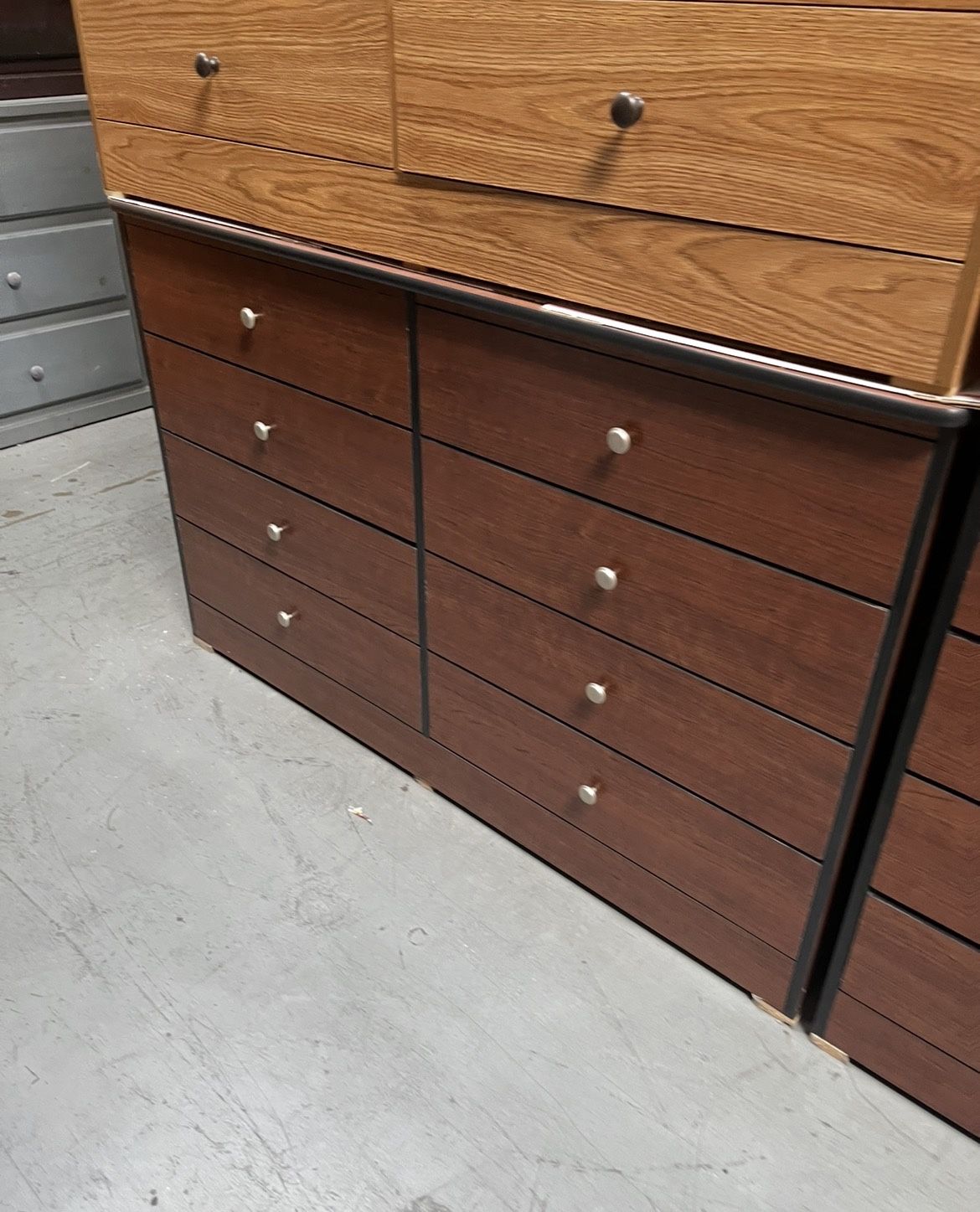 Dresser 8 Drawer Cherry Fully Assembled Mueble