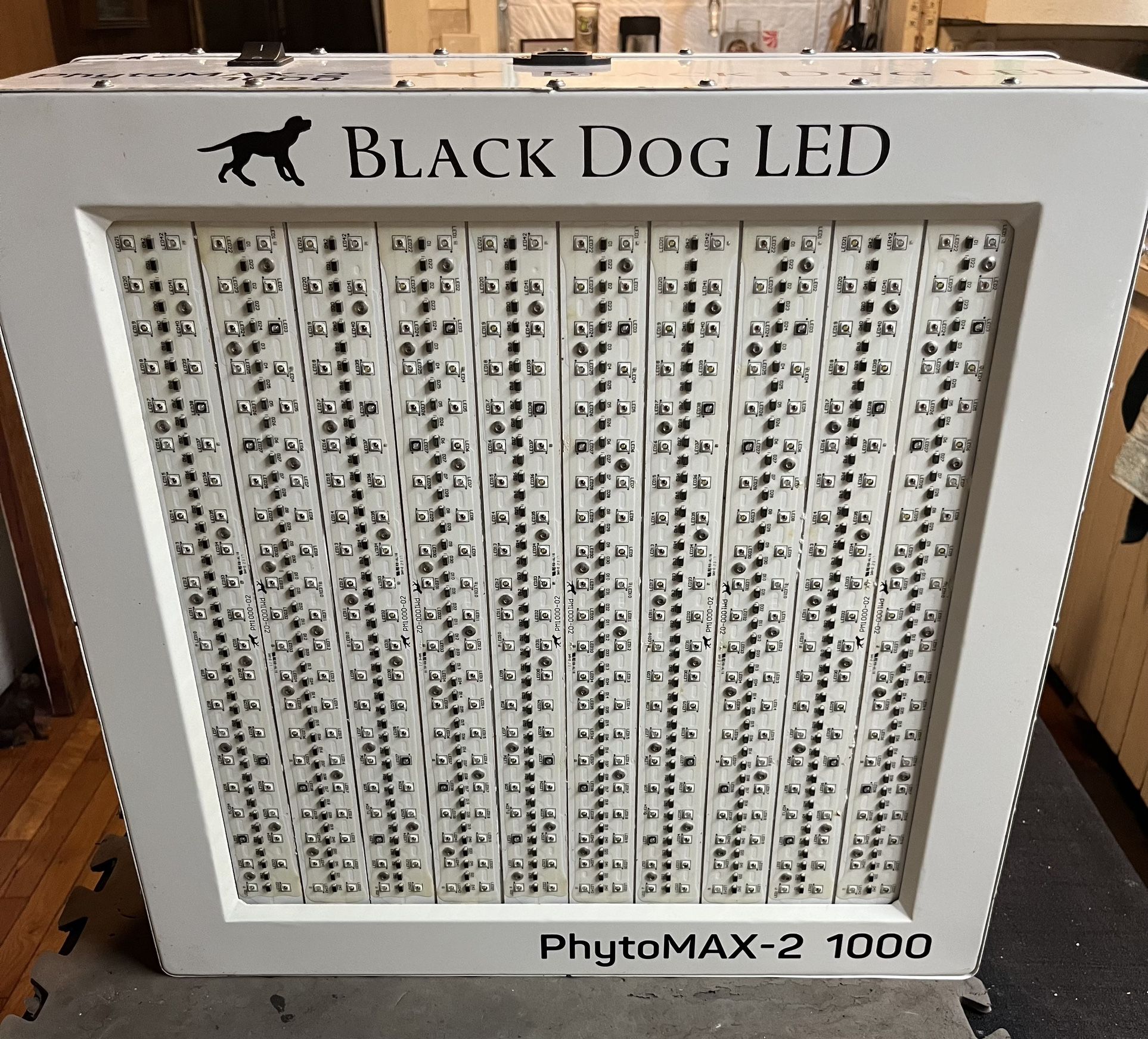 Black Dog, Phytomax -2 1000 LED Grow Light