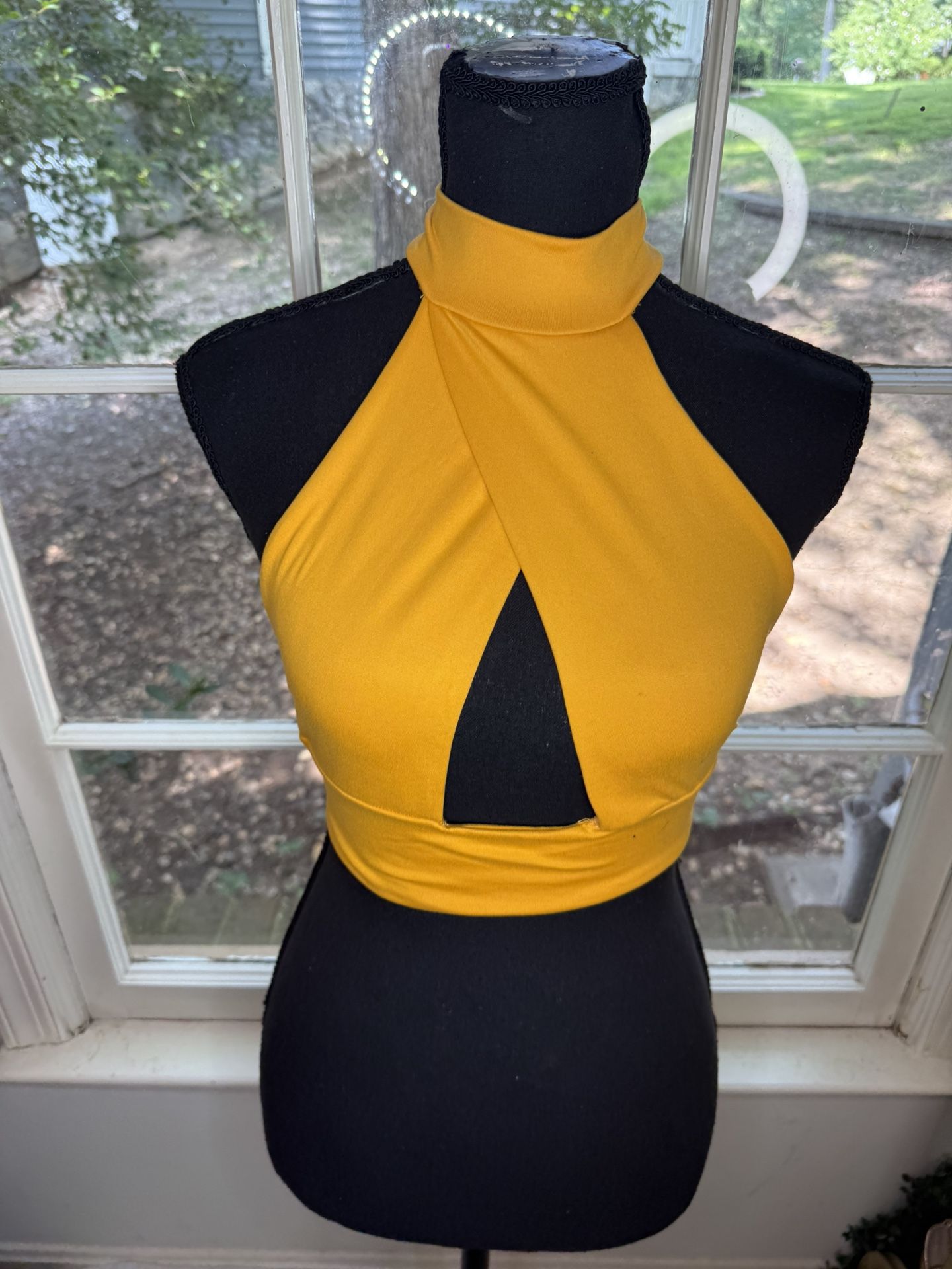 Myoutfitonline Crop Top NWOT Size Medium 