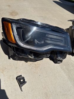 2017-2021 Jeep Grand Cherokee Headlights