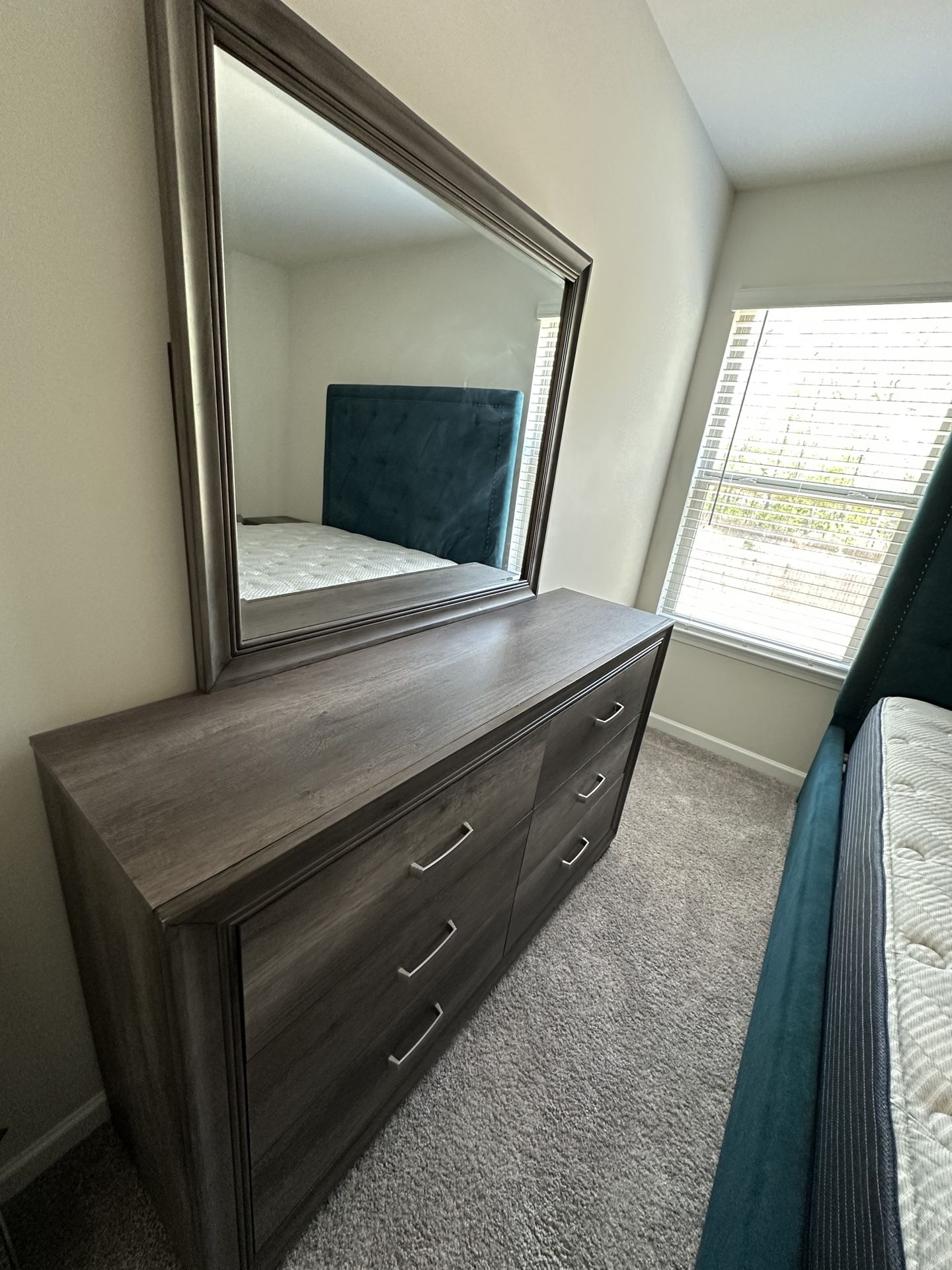 Dresser w/Mirror & Nighstand