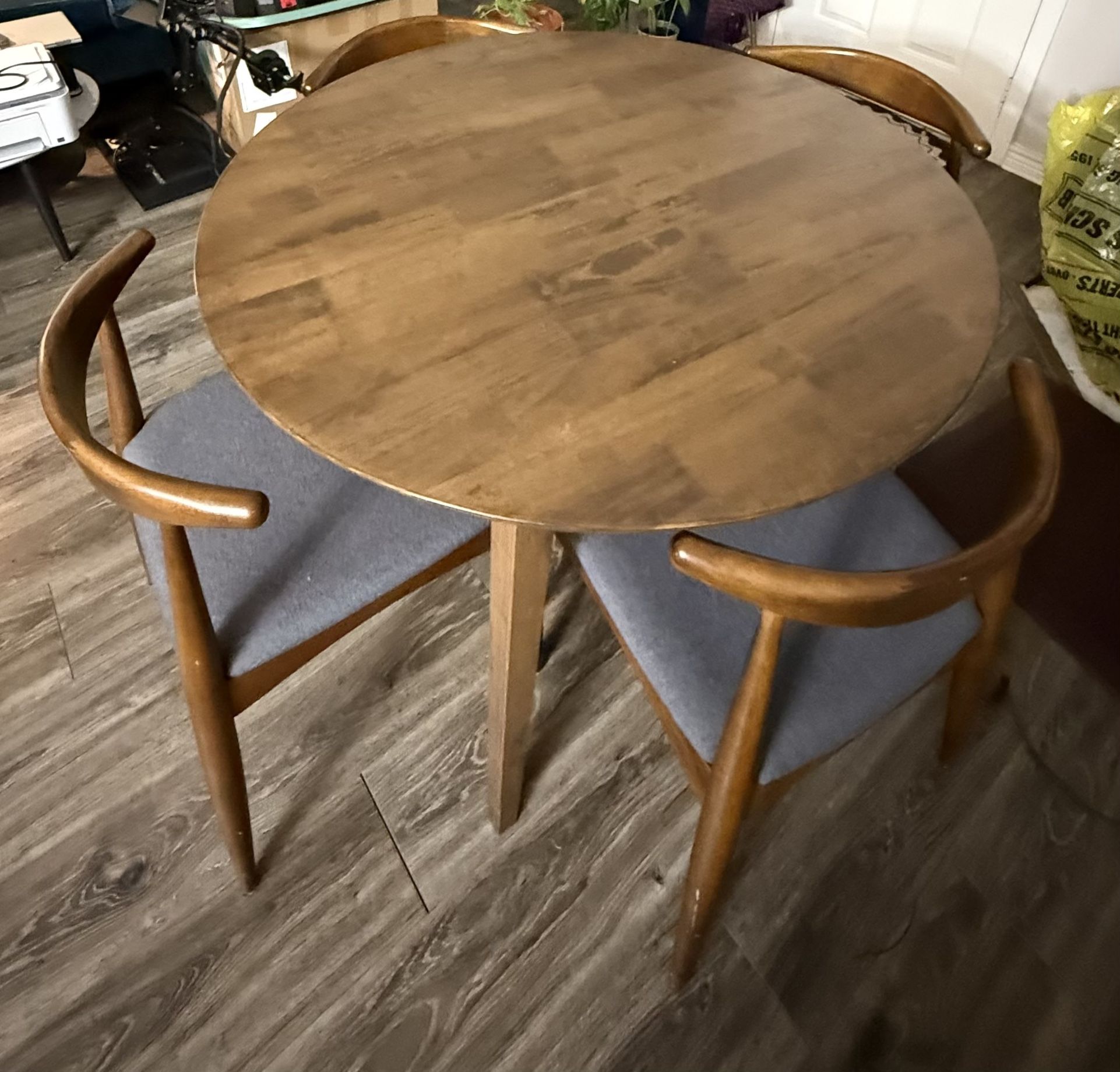 Mid Century modern- Solid Wood - Dining Table With 4 Chairs