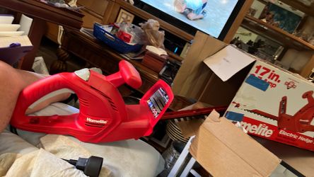 Electric hedge trimmer