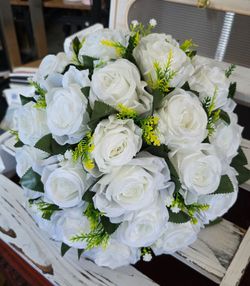 Flower Balls for Centerpieces Wedding Rose - 2 Pcs Artificial Rose Balls with Base, White Fake Flower Ball Kiss Ball, Wedding Flower Bouquets Arrangem