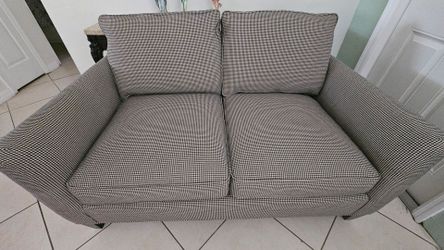 Hickory White Short Sofa - Clive Daniel Home (Excellent Condition)