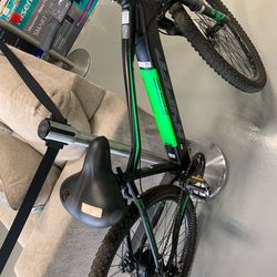 Hyper Bicycles 29-inch 36V Electric Mountain Bike.