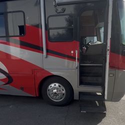 Clean Low Miles Motor Home Diesel 400 Cat 