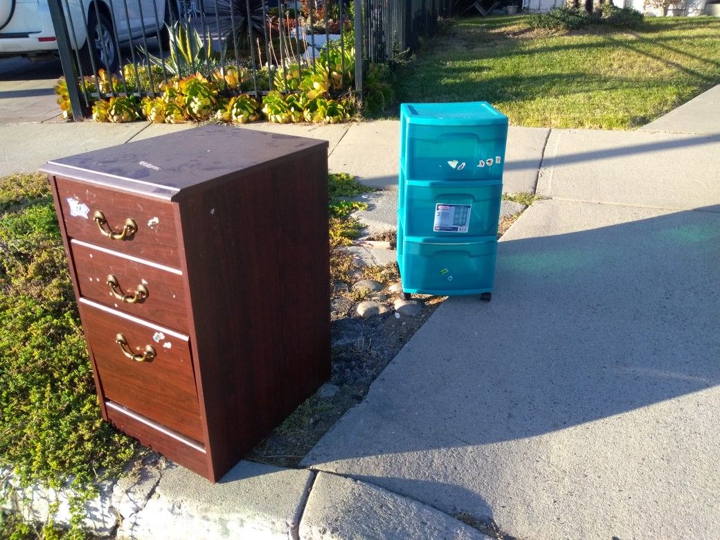 Free nightstand and drawer tower