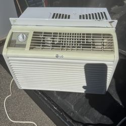 LG 5,000 BTU Window Air Conditioner (Model LW5016. NO SIDE  LOUVERS