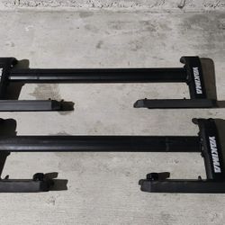 Yakima Outpost Towers With Sidebar and Tonneau Footings - $600