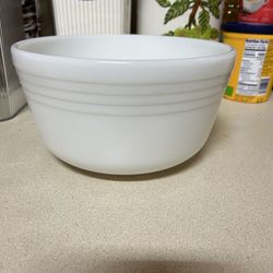 PICKUP CONROE VINTAGE WHITE MILK GLASS MIXING BOWL SEE DESCRIPTION