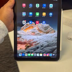 IPad With Apple Pen 