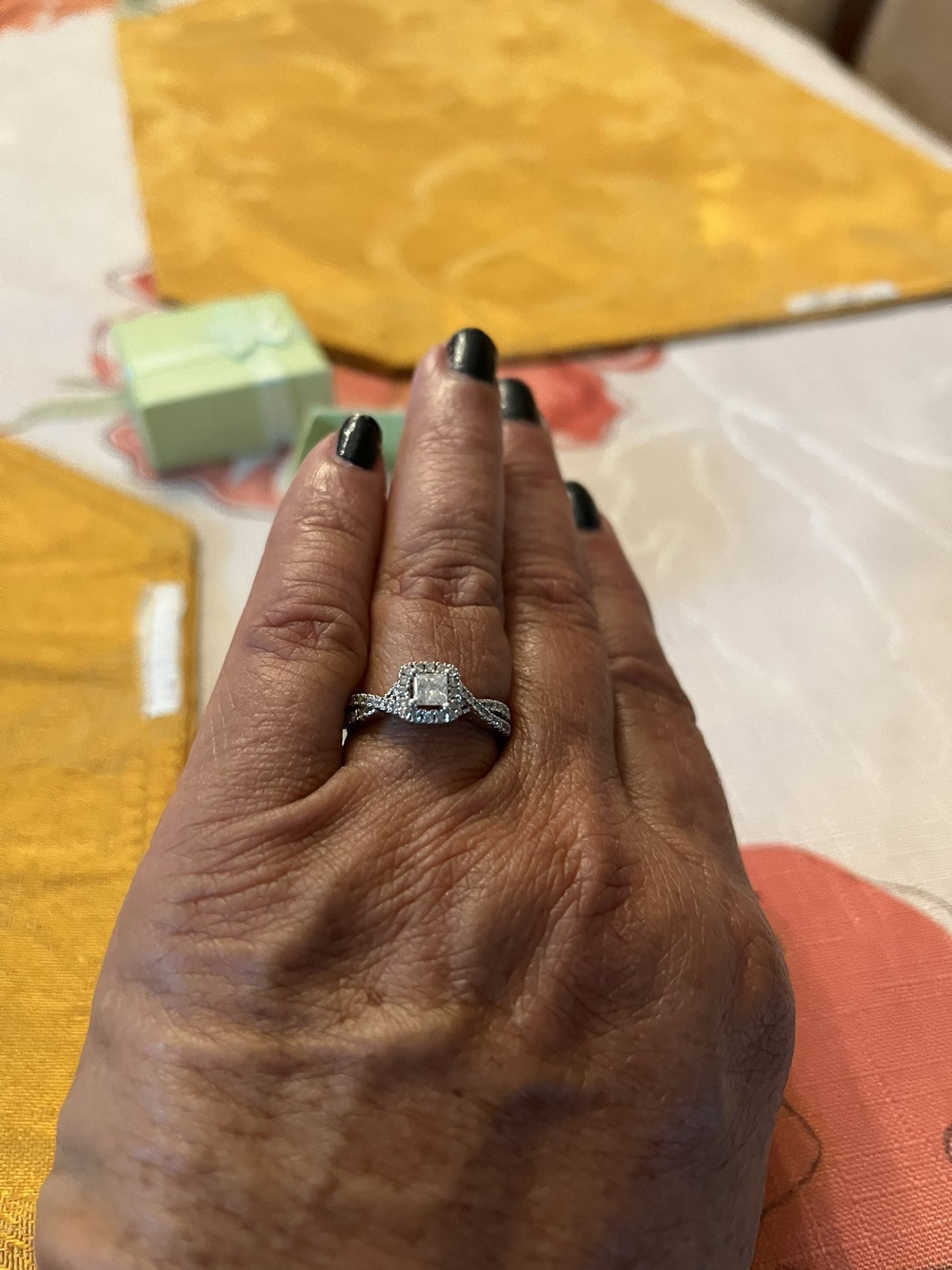 NEW GENUINE NATURAL DIAMOND RING ππ. 10KT WHITE GOLD. SIZE 7. VERY DETAILED. ASKING ONLY $399 OR BEST REASONABLE π₯π₯