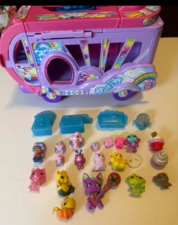 Hatchimals Bus & Figurines