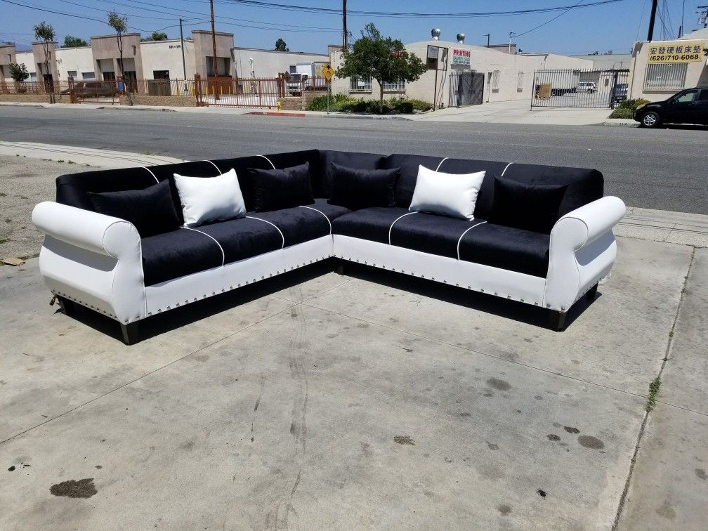 NEW 9x9ftVelvet BLACK FABRIC SECTIONA.L COUCHE.S for Sale in Hawthorne