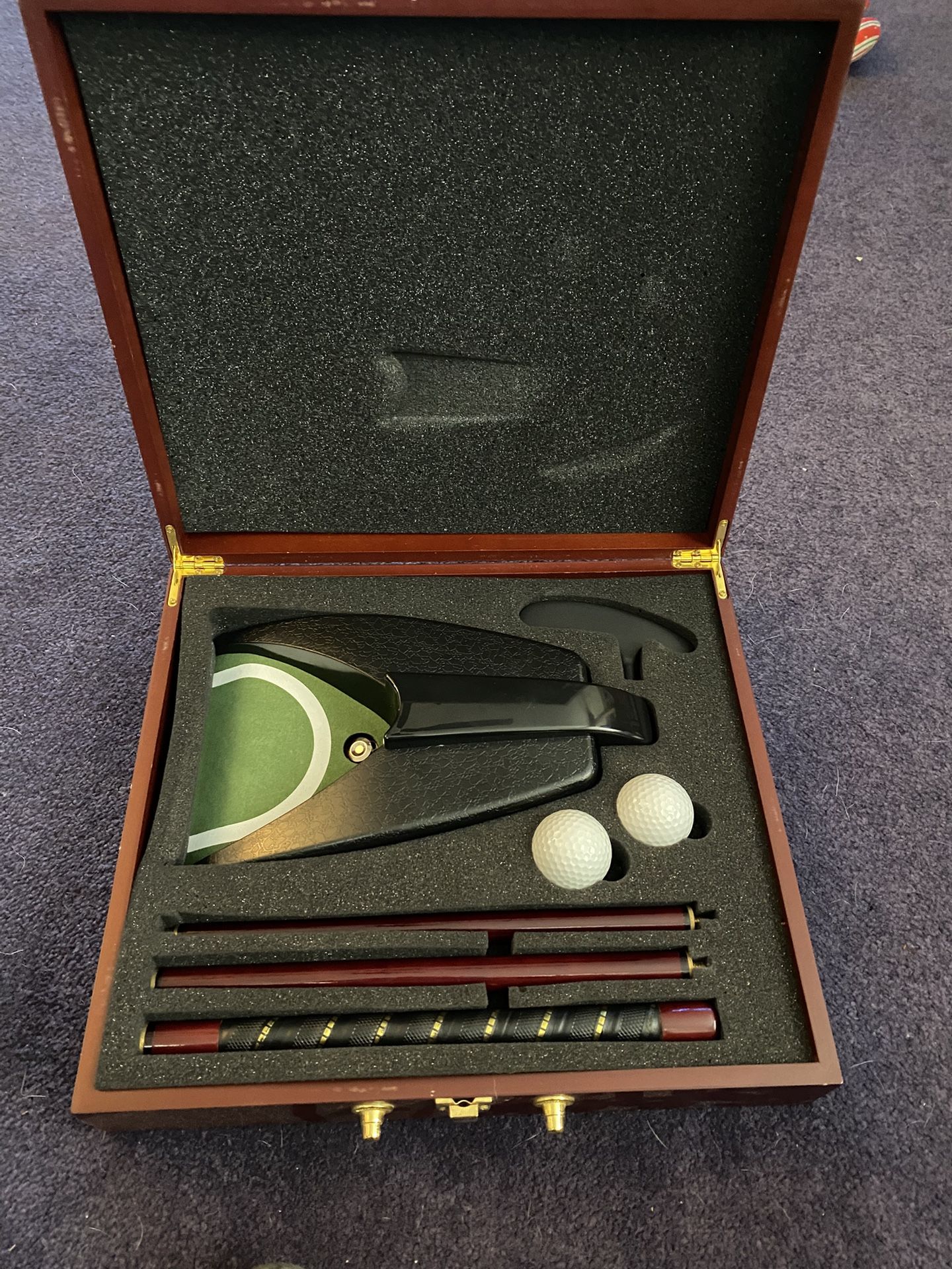 Office Putter With Electric Ball Return