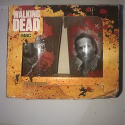 The Walking Dead Collectible Glass Pint Set 